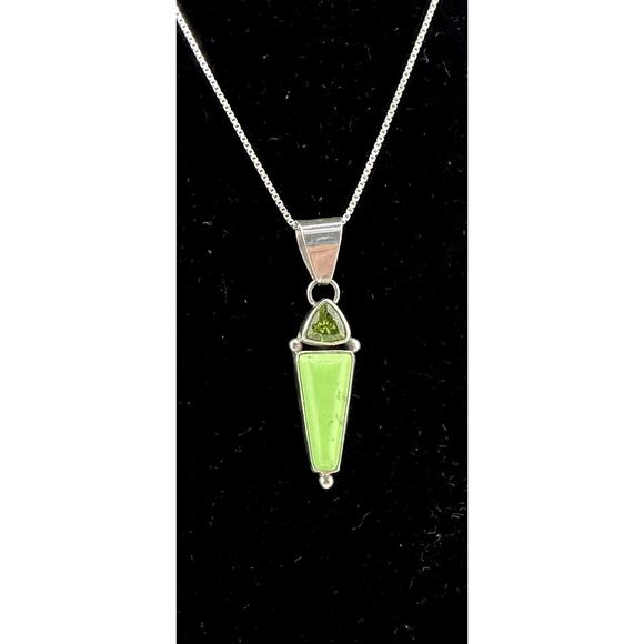 Navajo Signed Gaspeite/Peridot/Sterling Silver Necklace and Earrings Set - Picture 3 of 12